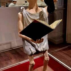 Lebensgroßer Dobby aus Schokolade