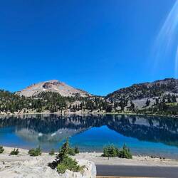 Lake Helen mit Lassen Peak am Horizont