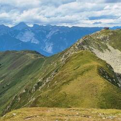 Blick vom Kuhmöser zur Kellerjochhütte ...