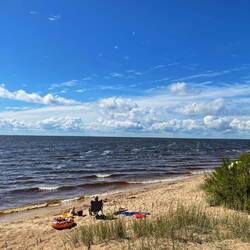 Hier ist der See so breit, dass man die russische Seite nicht erkennen kann.