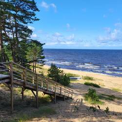Abstiege an den Strand sind oft möglich.