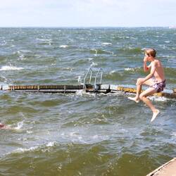 Für die Schweden das perfekte Badewetter. Ob jung oder alt.