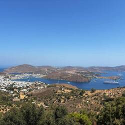 Die Insel Patmos mit Sicht auf den Hafen