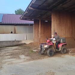 Loui darf Quad fahren