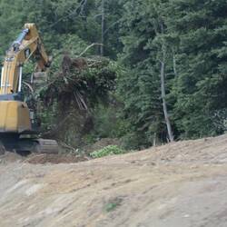 Am Straßenrand wird aufgeräumt