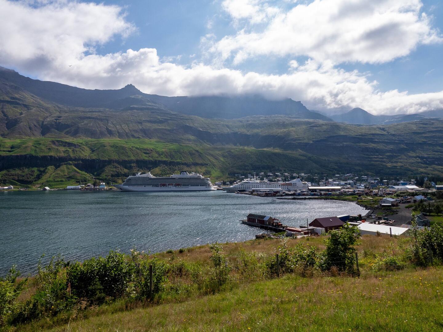 Ganz schön was los in dem kleinen Hafen