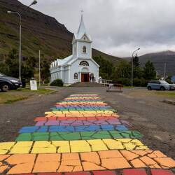 Die blaue Kirche von Seyðisfjördur