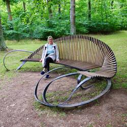 Und die Bänke sind hier anders.