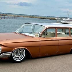 Und die Dukes mit ihren tiefgelegten Schlitten sind auch da.