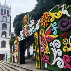 Garachico in bunter Verkleidung