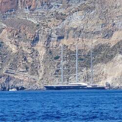 Die Black Pearl liegt wieder vor Filicudi