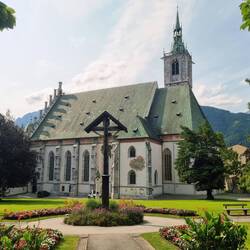 Imposante Pfarrkirche aus dem 15. Jh. ...