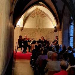 Das Arioso-Quartett aus Wien im Kreuzgang des Franzkskanerklosters.