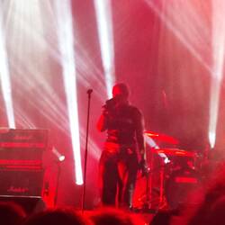 King Woman, mit interessantem "Industrial"-Intro, das viele verwirrte.