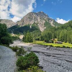 ... zur Stallen Alm auf 1340 m.