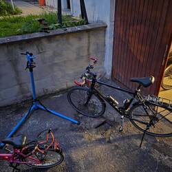 Letzte Arbeiten am Fahrrad