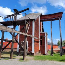 Haus mit Wasserrad zum Pumpenantrieb