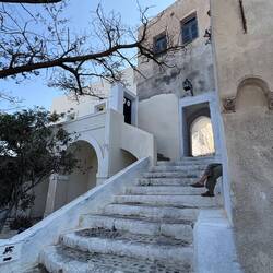 Pyrgos - climb to the top of the village