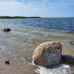 In der Ferne ist der Leuchtturm zu erkennen.