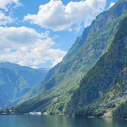 Coming into Gudvangen