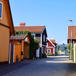 Museal sehr schön erhalten.