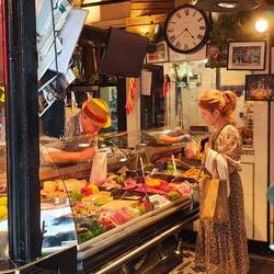 Auch der Verkauf sieht noch traditionell aus.