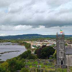 Blick vom Nordturm auf St Munchin’s Church Teampall Mhainchín Naofa