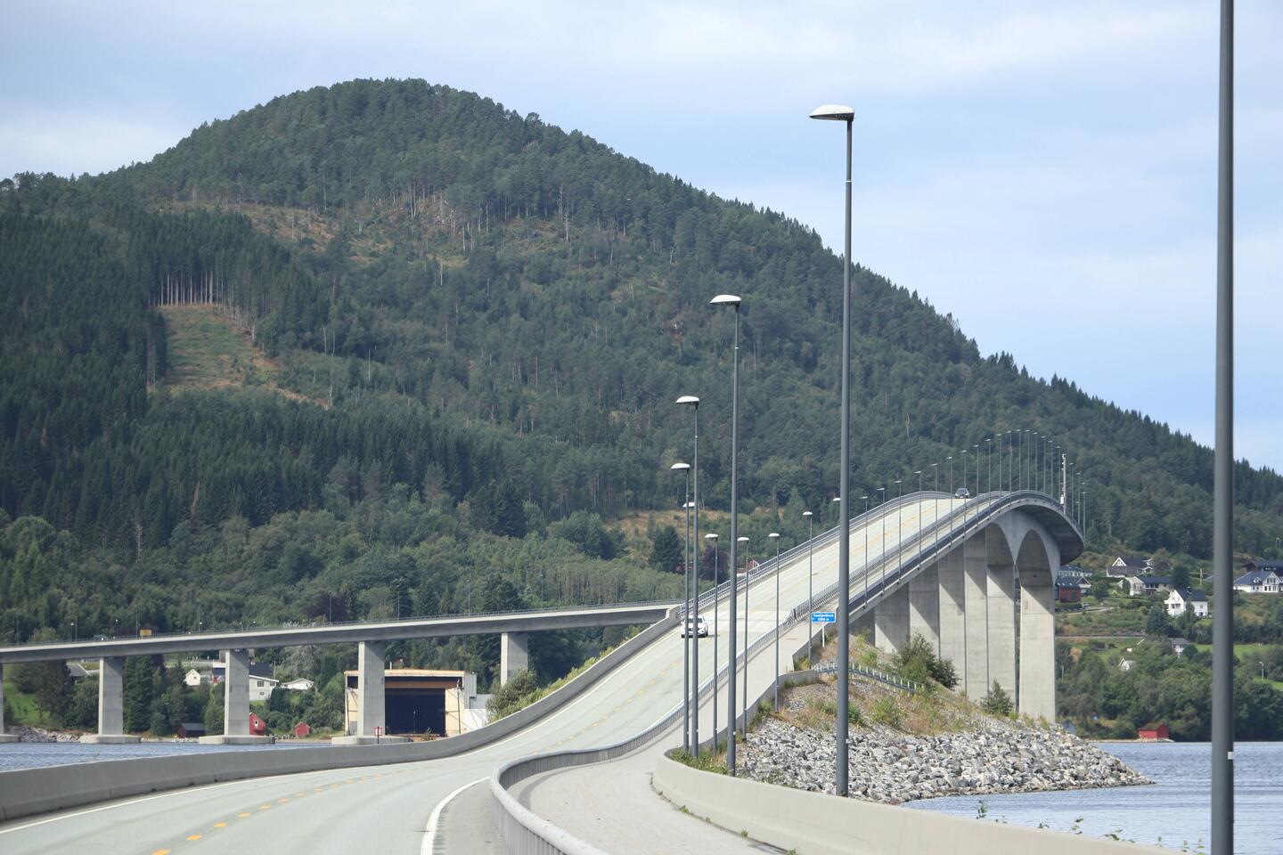 Brücke über den Tresfjord mit einer Länge von 1,3 km
