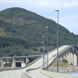 Brücke über den Tresfjord mit einer Länge von 1,3 km