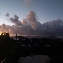 Nuages sur Tahaa le soir
