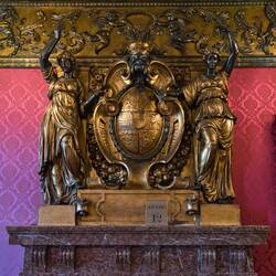 Wappen der Hohenzollern im Roten Salon