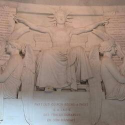 Bas relief illustrant la vie de Napoléon