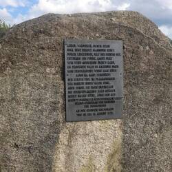 Gedenkstein an den grossen Waldbrand von 1975