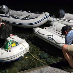 Unser Dingi... Leider sind wir den Müll nicht losgeworden und mussten daher zweimal fahren