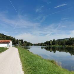 Ein Stück am Main-Donau Kanal entlang