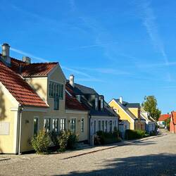 Super gepflegte Holzhäuser.