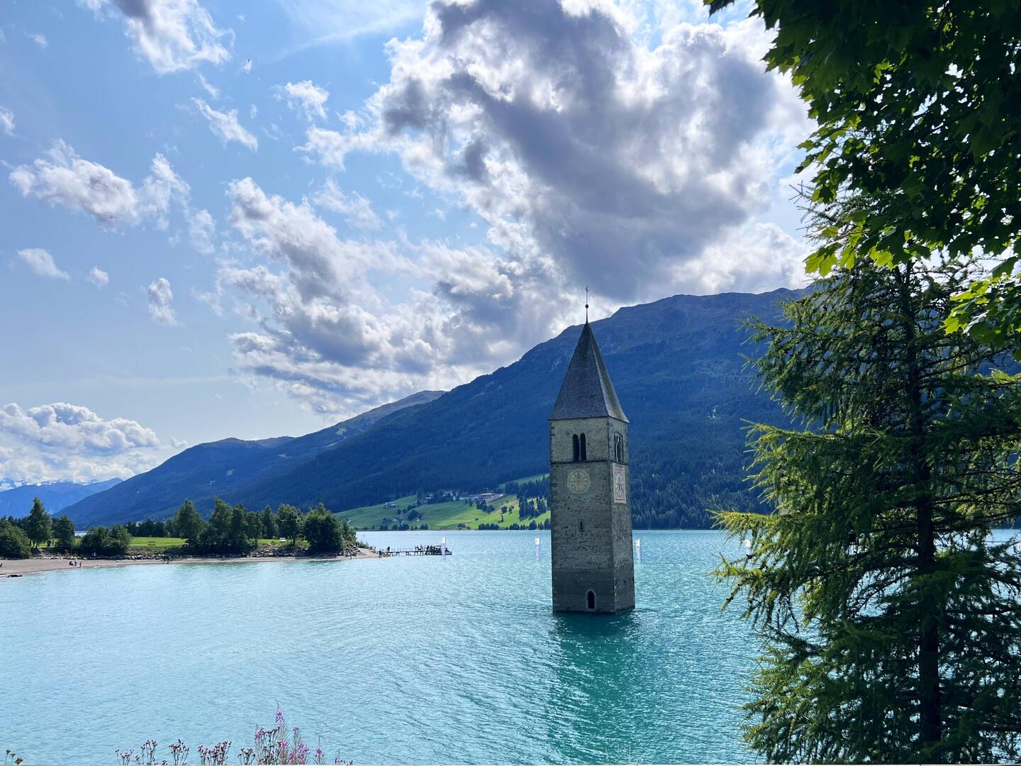 Der Turm des versunkenen Dorfes Graun