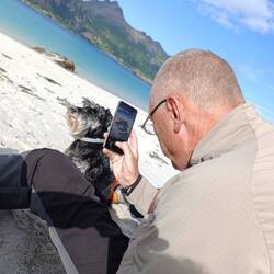 Na romantični plaži se mož ukvarja z... 🤣