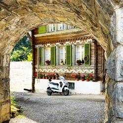 Under an arched gateway, I spy a charming village house — Ringgenberg.