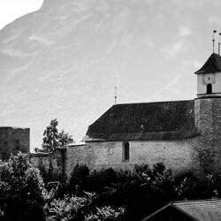 This glimpse from the car of what I thought was a castle resulted in a detour to Ringgenberg.