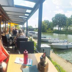 Guinguette en bord de Meuse