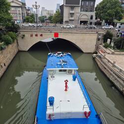 Politie boot, met bluskanon