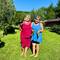 meine Gastmutter (rechts) mit ihrer Nachbarin (noch im Pyjama)