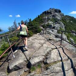 Vera ganz tapfer den Aufstieg mitgemacht-sie dann runter im Aufzug😉