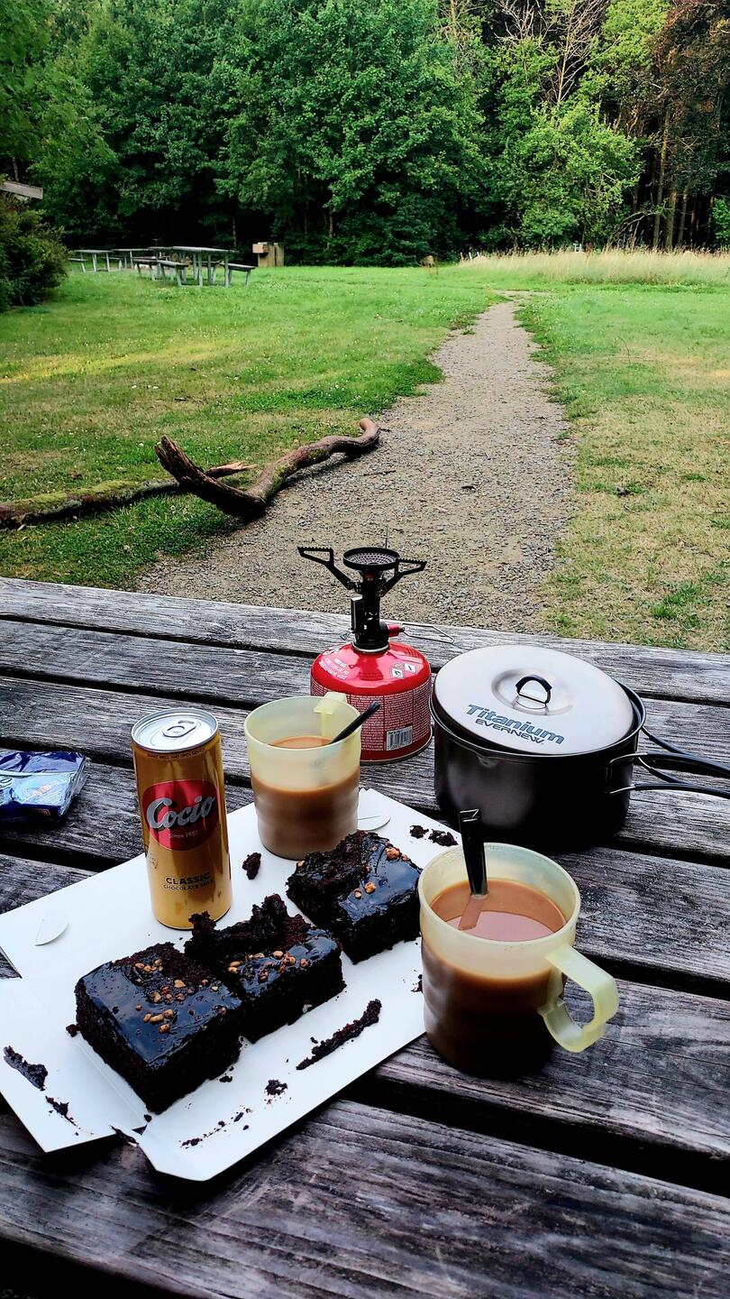Frühstück vor dem Shelter