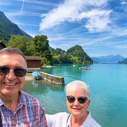 Along the shoreline path with Brienzersee as a backdrop — Iseltwald.