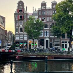 Wieder sehr hübsche Grachtenhäuser