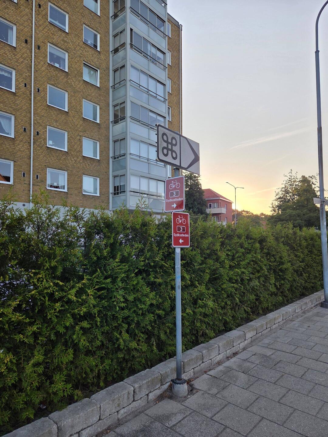 Die erste Beschilderung - jetzt bin ich auf dem richtigen Weg