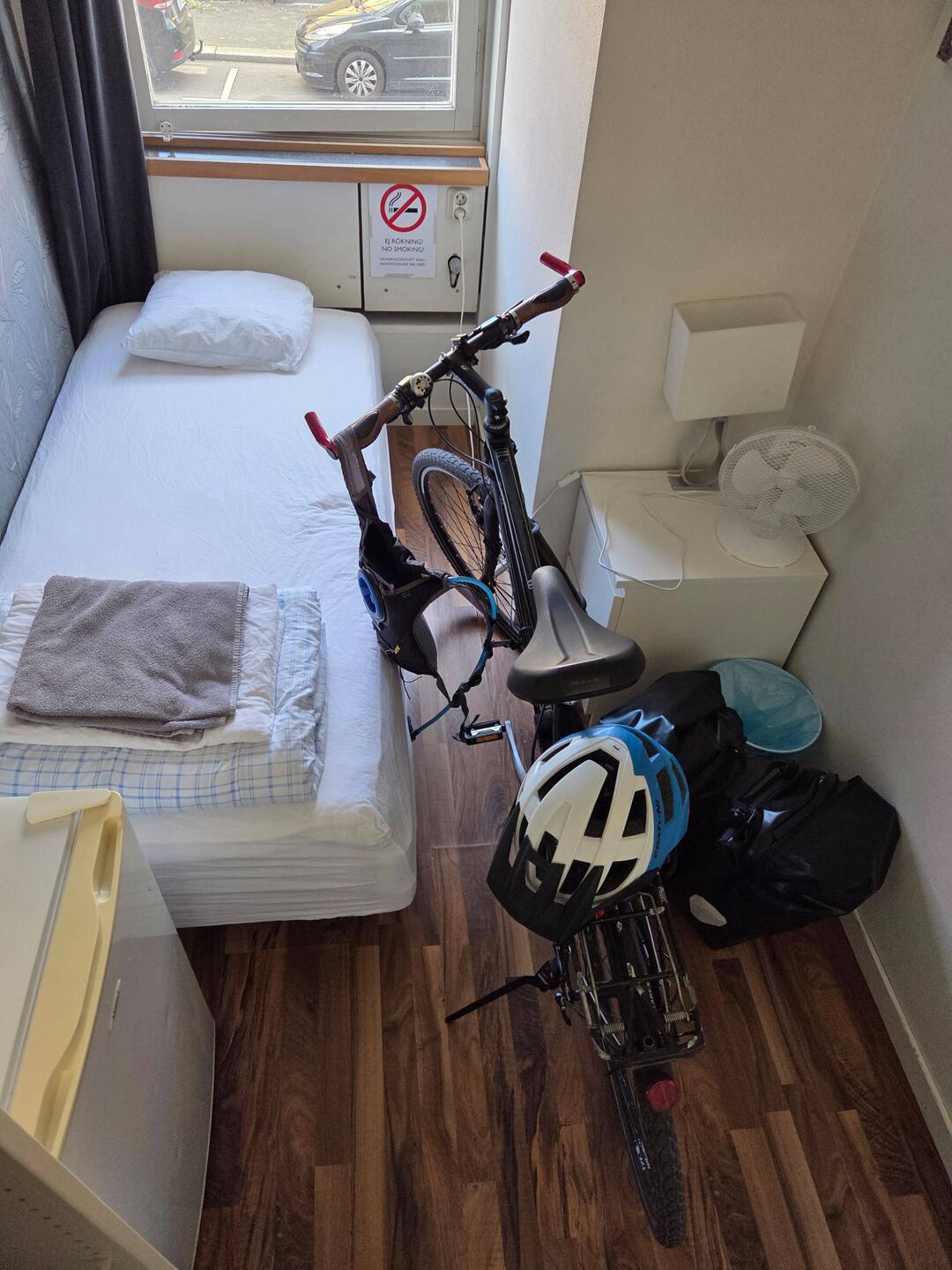 Heute Nacht teile ich mir mit meinem Rad das Zimmer