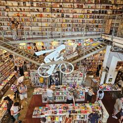 Ein Buchladen in der "LX Factory"